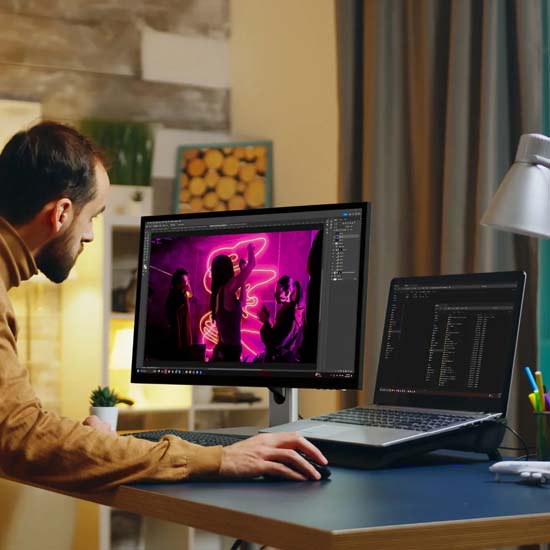 Moniteur Clarity 5K Touch 27" UHD avec alimentation USB-C et écran tactile