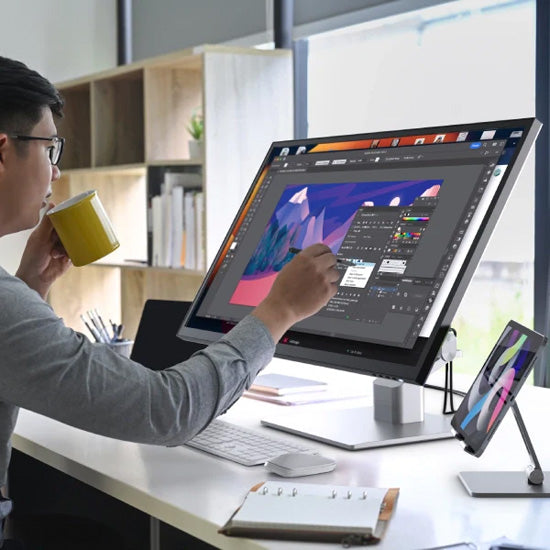 Moniteur Clarity Fold Touch 32" 4K UHD avec 65W Power Delivery, webcam et support pliable