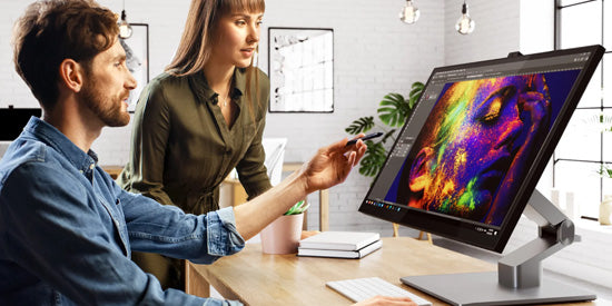 Moniteur Clarity Fold Touch 32" 4K UHD avec 65W Power Delivery, webcam et support pliable
