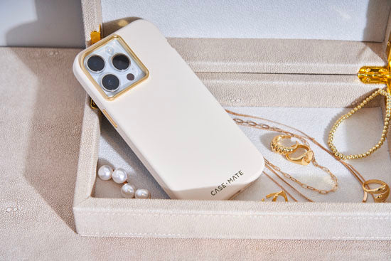 Silicone MagSafe iPhone 15 Plus Beige