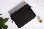 Housse MacBook Pro 16 Basics ²Life Noir/Blanc