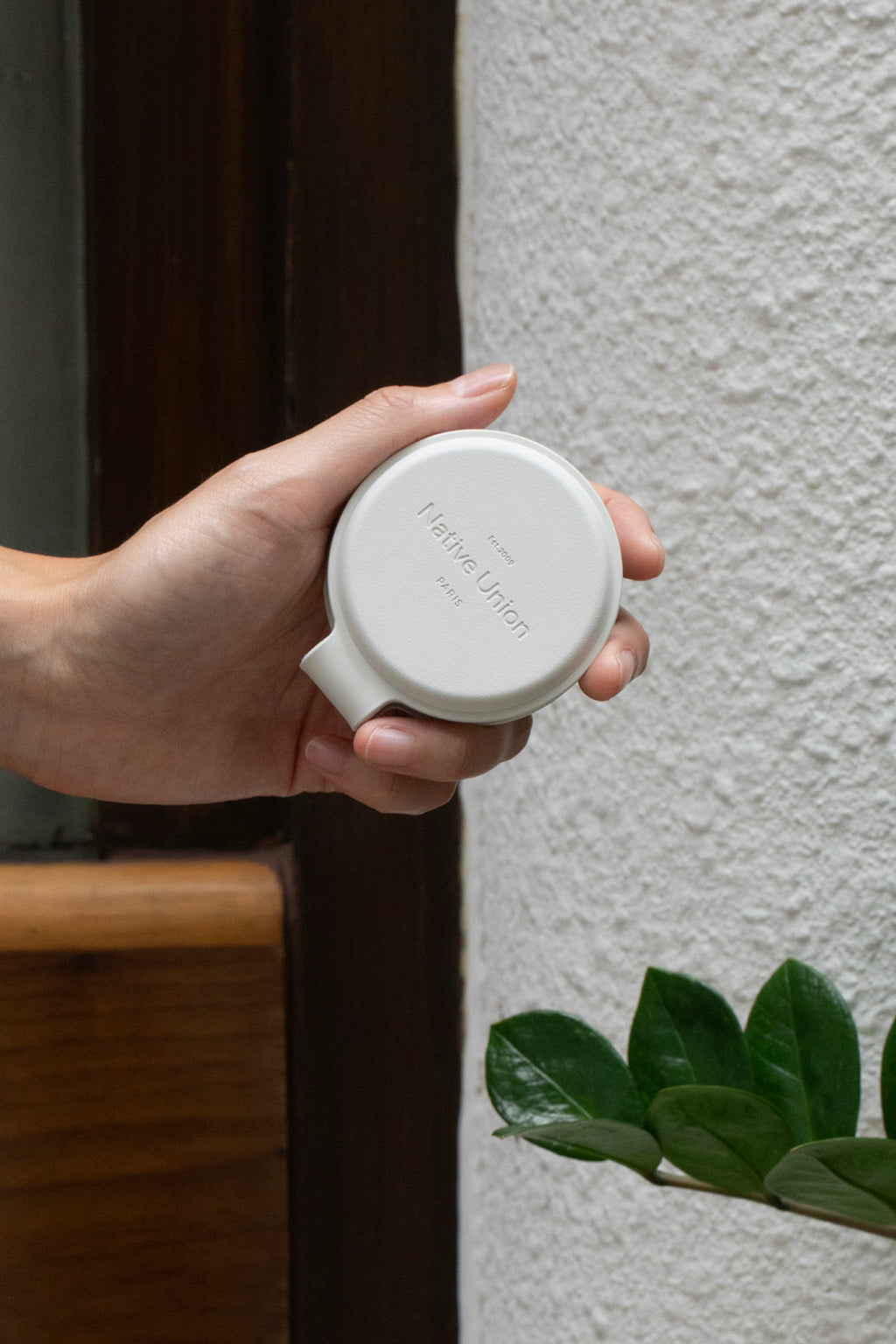 Voyage Chargeur sans fil 2-en-1 Qi2 Beige