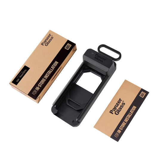 PanzerGlass® Ultra-Wide Fit iPhone 17 / 16 Pro, FASTFIT