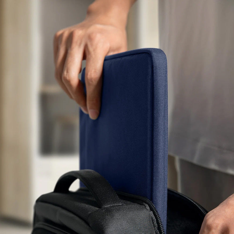 Housse Light-A18 MacBook Air/Pro 13" (M5/M4/M3) Navy Blue