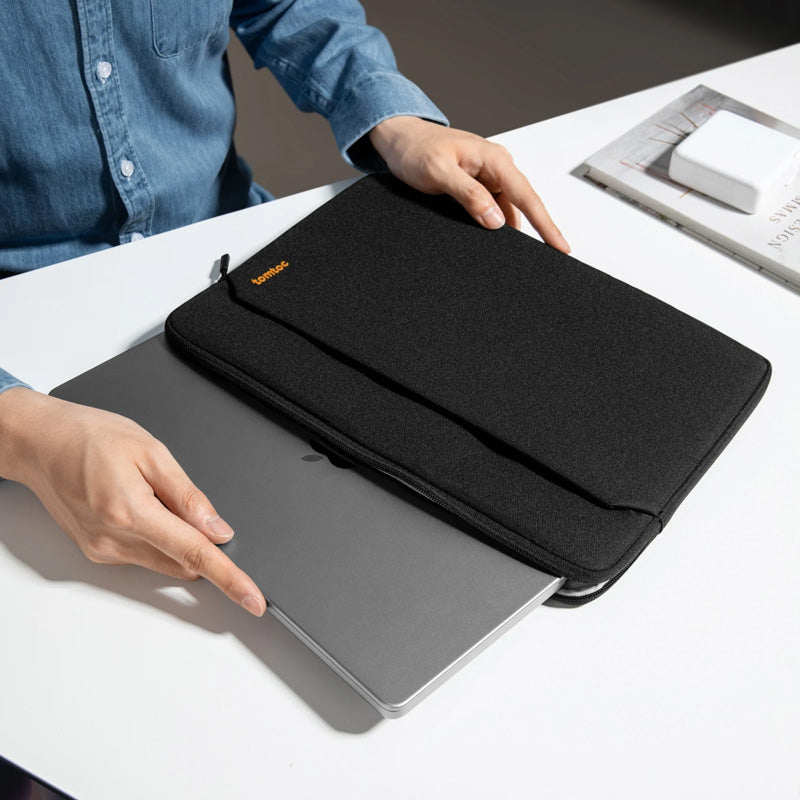 Housse Light-A18 MacBook Air/Pro 13" (M5/M4/M3) Noir