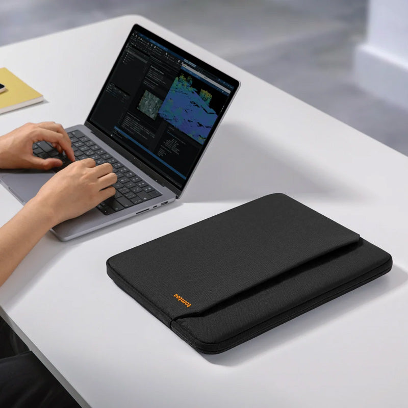 Housse Light-A18 MacBook Air/Pro 13" (M5/M4/M3) Noir