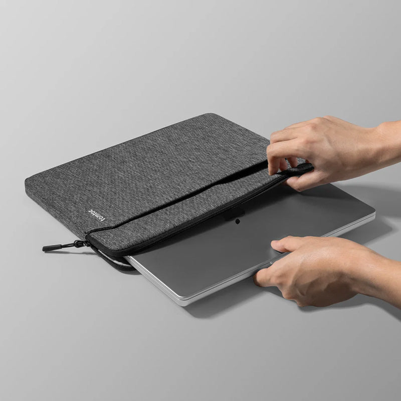 Housse Light-A18 MacBook Air/Pro 13" (M5/M4/M3) Dark Gray