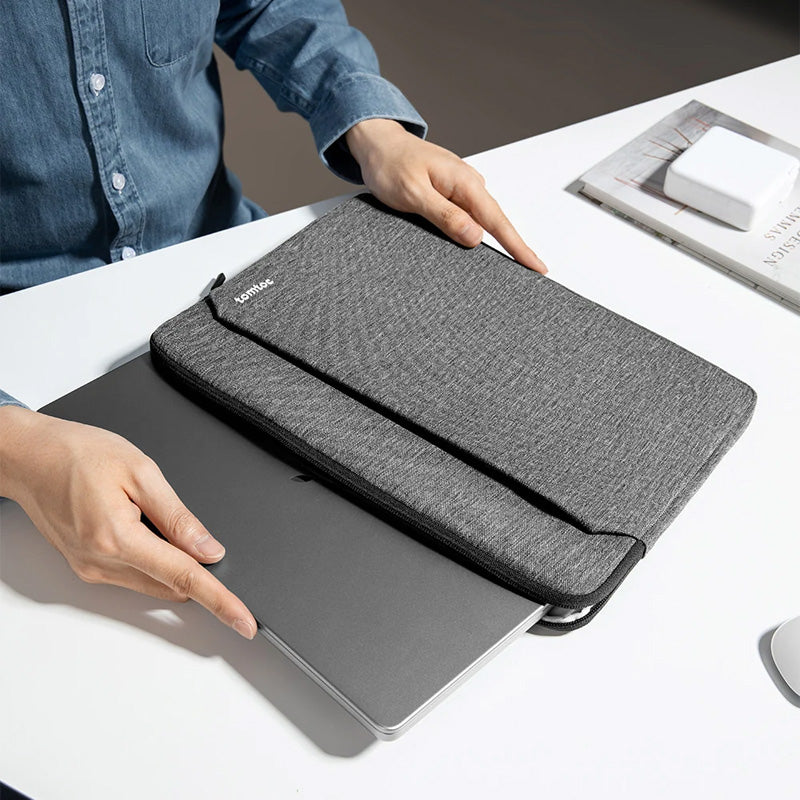 Housse Light-A18 MacBook Air/Pro 13" (M5/M4/M3) Dark Gray