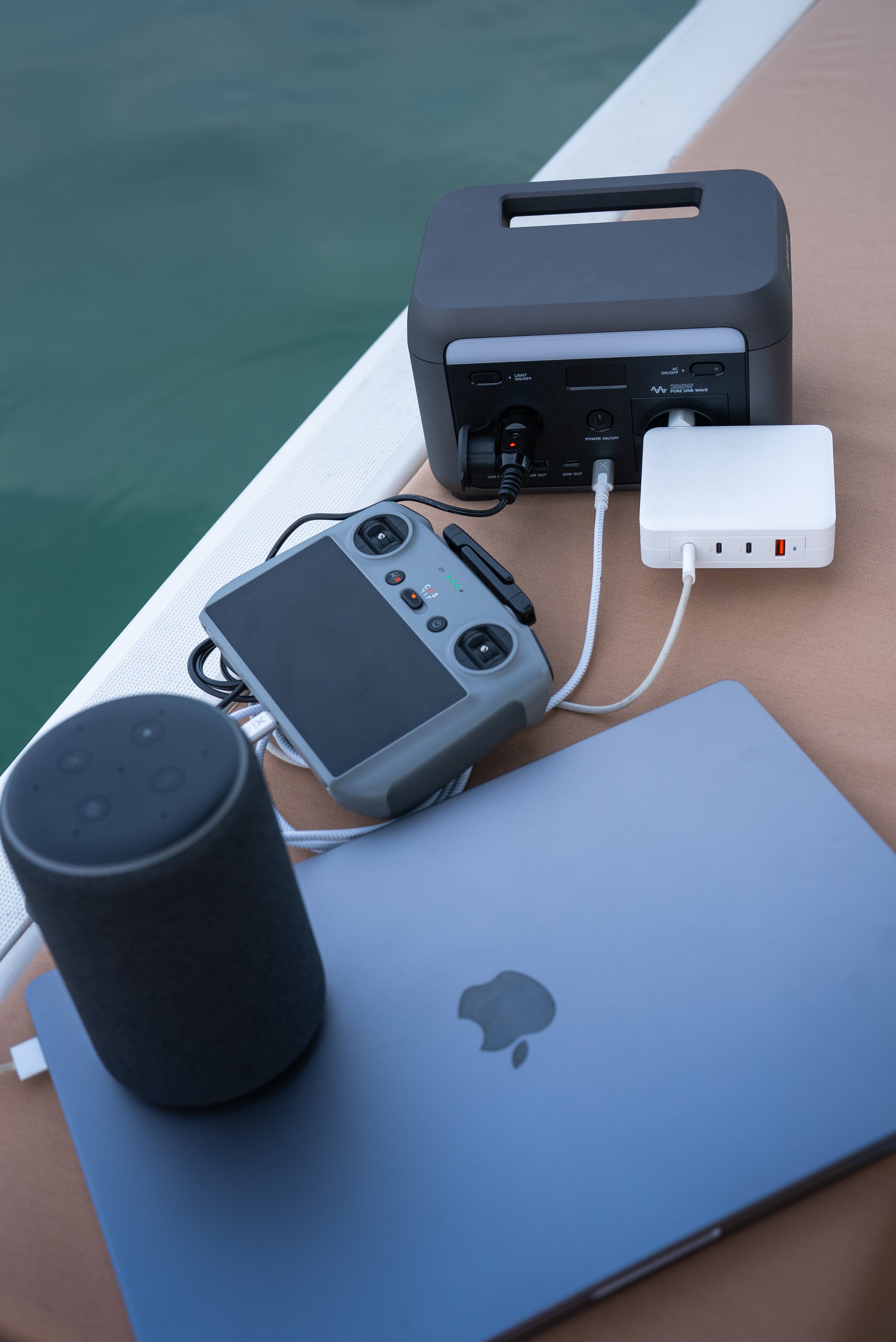 Station Portable Power 200W Midnight Black